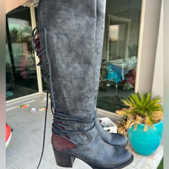 Freebird By Steven Coal Lace Up Boots Leather Grey
Boho Zip Heel Worn Once! - Picture 1 of 8